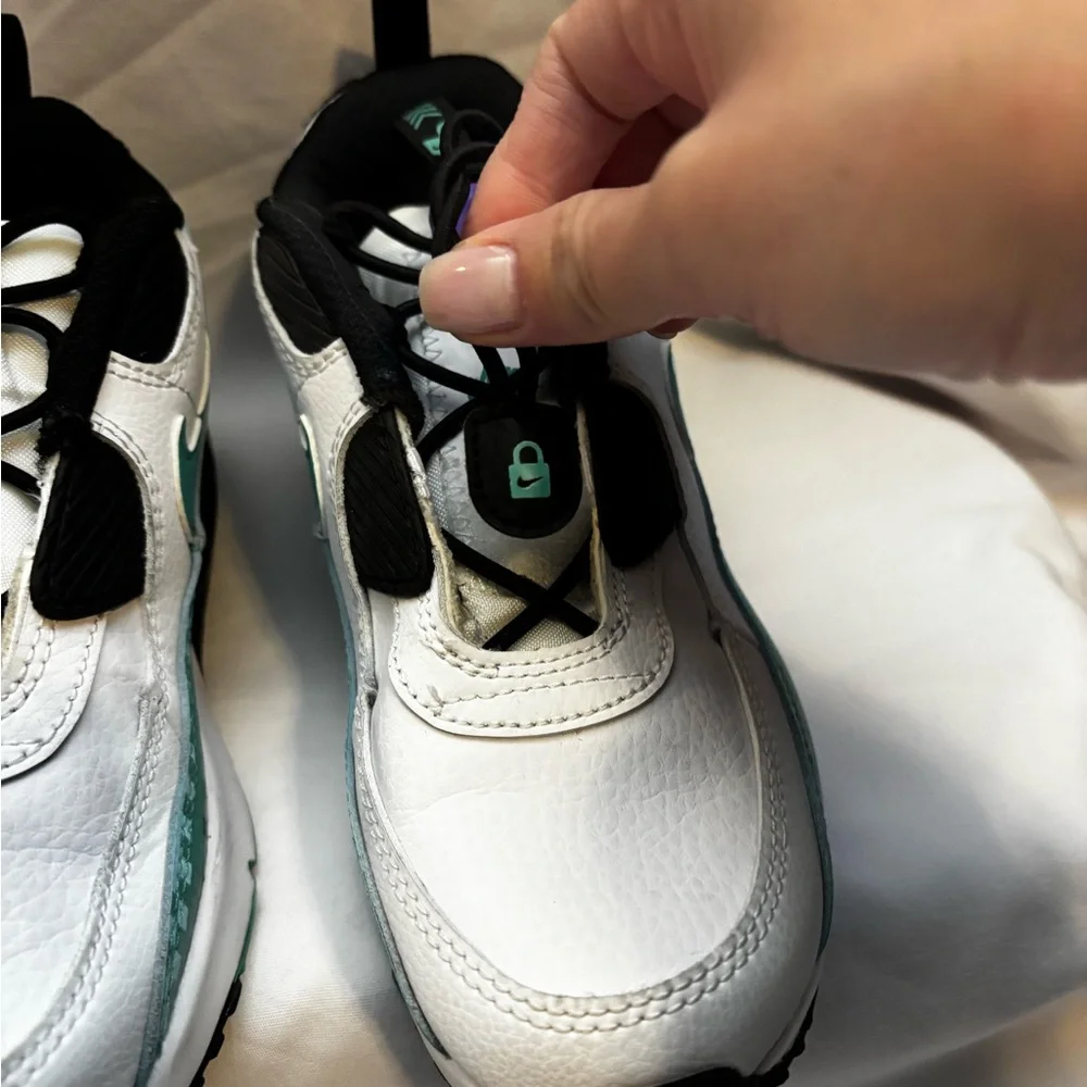 Nike Air Max 90 Toggle SE Sneaker - Picture 6 of 9